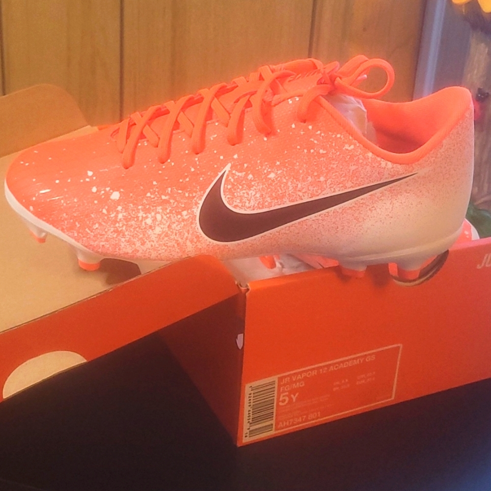 Children's soccer cleats